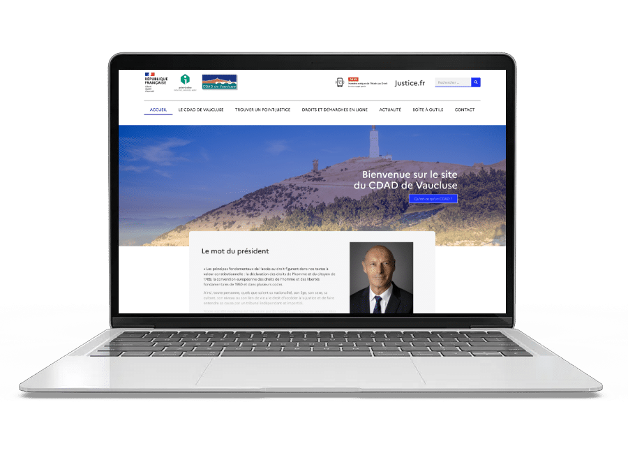 Aperçu du site internet du CDAD de Vaucluse sur un ordinateur portable