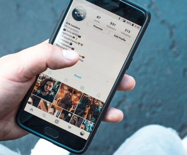 téléphone avec compte instagram professionnel